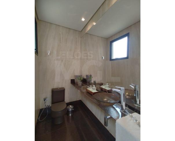 Foto de NOVA LIMA/MG – Casa com a área de 928,29m², situada em Alphaville Lagoa dos Ingleses Fase II