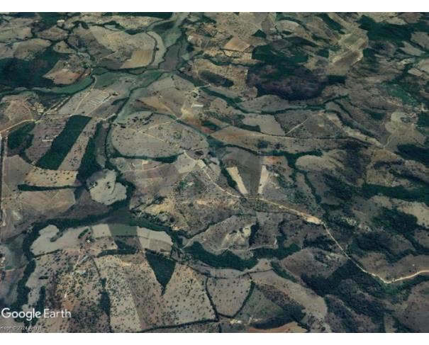 Foto de SANTO ANTÔNIO DO MONTE/MG — Terreno com 0.30.84 há e uma fração ideal de 1/13 sobre uma área de 19.60.93 há e uma casa nela edificada
