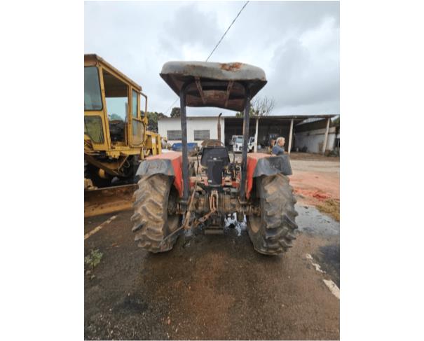 Foto de CASTRO/PR - Trator Agrícola Massey Ferguson, modelo 275
