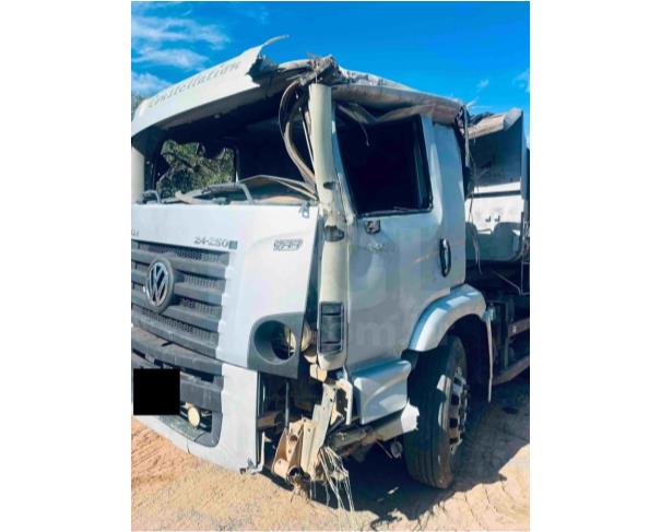 Foto de INHAPIM/MG - Caminhão VW 24.250 CNC 6X2, 2011/2012, DIESEL 