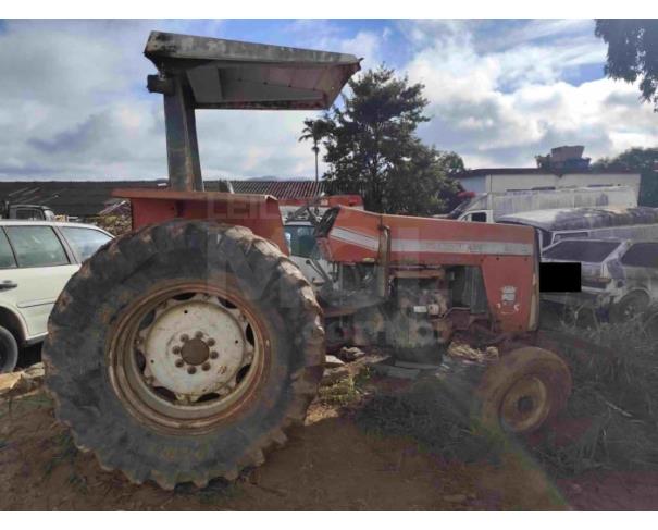 Foto de CARMO/RJ - Trator Agrícola Massey Ferguson, modelo 275