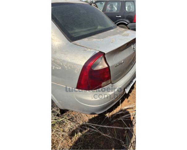 Foto de UBERLÂNDIA/MG - CIRCULÁVEL - GM CORSA SEDAN - 2003/2003
