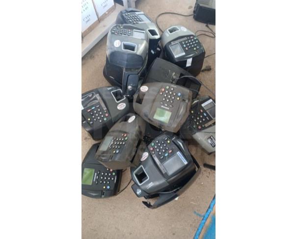 Foto de ORATÓRIOS/MG - Calculadora, cadeiras diversas, CPU’s, relógios de ponto e entre outros