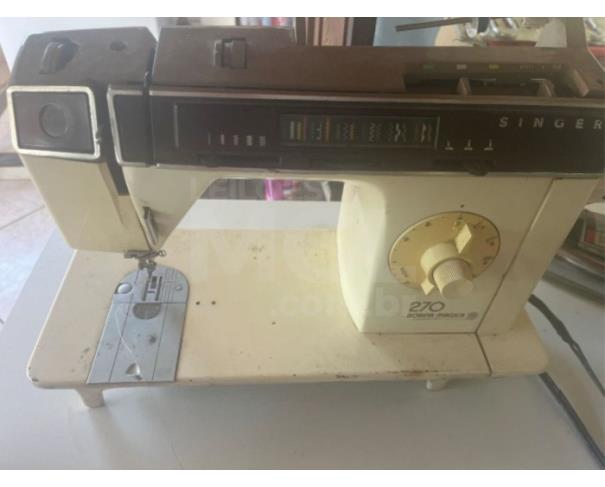 Foto de PONTE NOVA/MG - Máquina de costura portátil SINGER 270