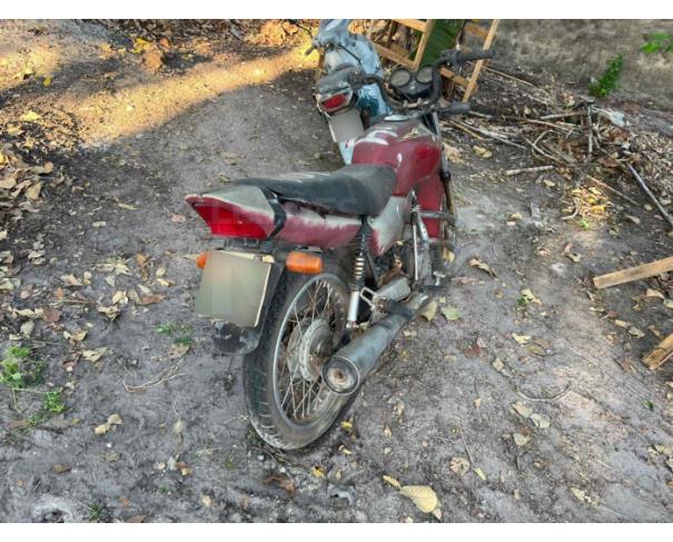 Foto de ARAGUAPAZ/GO - Motocicleta HONDA C100 Biz - PARA RETIRADA DE PEÇAS - MOTOR INSERVÍVEL