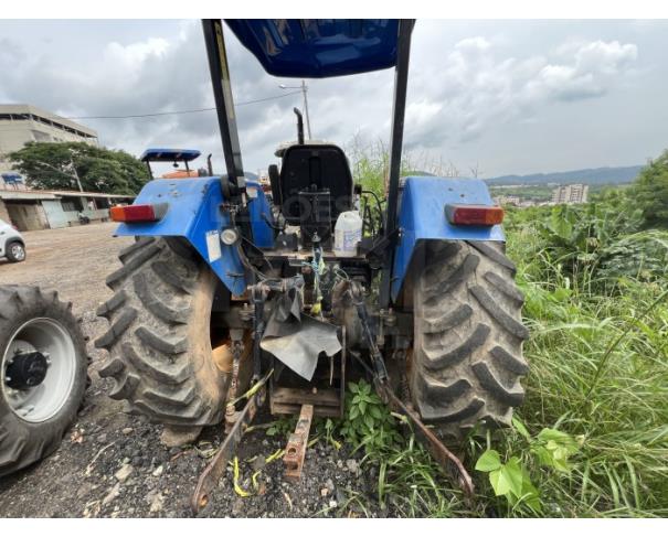 Foto de CLÁUDIO/MG- Trator Agrícola New Holland, modelo TL75E