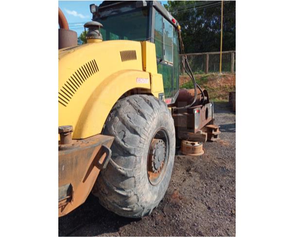 Foto de ITAÚNA/MG-ROLO COMPACTADOR – COMBAT CB250 2008