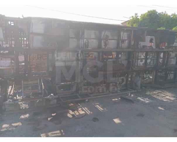 Foto de IBICOARA/BA - Sucata de ônibus escola do FNDE