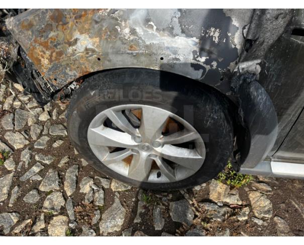 Foto de ITAÚNA/MG- RENAULT SANDERO STEPWAY HI-FLEX 1.6 16V 5P AUT. 2012/2013 BAIXADO/SUCATA- PA12611