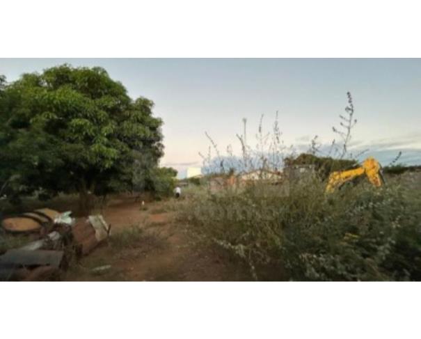 Foto de JANAÚBA/MG - Terreno com a área de 910,88m², situado no bairro Planalto