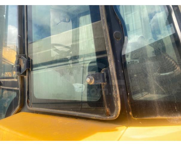 Foto de VILA VALÉRIO/ES - Retroescavadeira JCB, modelo 3CX