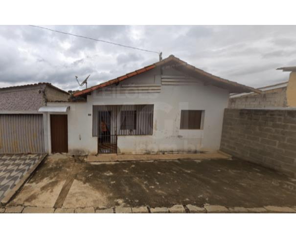 Foto de BONFIM/MG - [Direitos aquisitivos sobre] 50% de uma casa e lote área 312,50m² no Centro. 