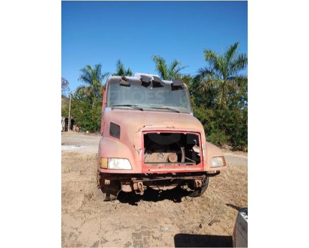 Foto de ITAÚNA MG - BAIXADO - VOLVO NH12380 4X2 2004/2004 (ENCONTRA-SE NO PÁTIO DO COMITENTE)