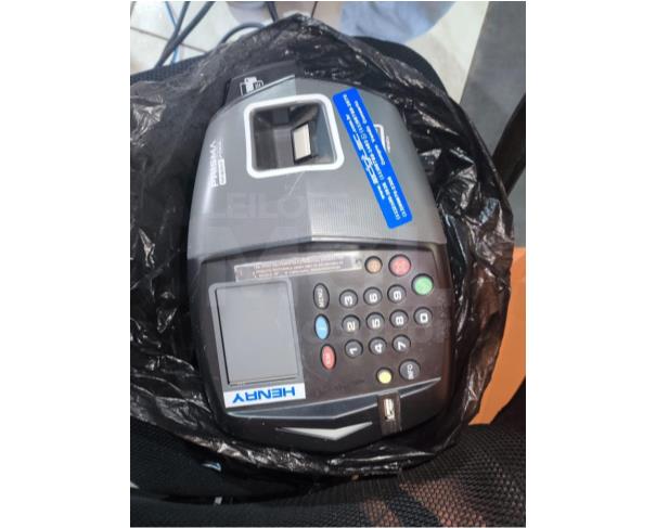 Foto de GUARANTÃ/SP - Totem álcool gel, impressora, nobreak, estabilizador, cadeira preta, extensão, teclado, ventilador, balança, relógio ponto, cadeira preta escritório giratória