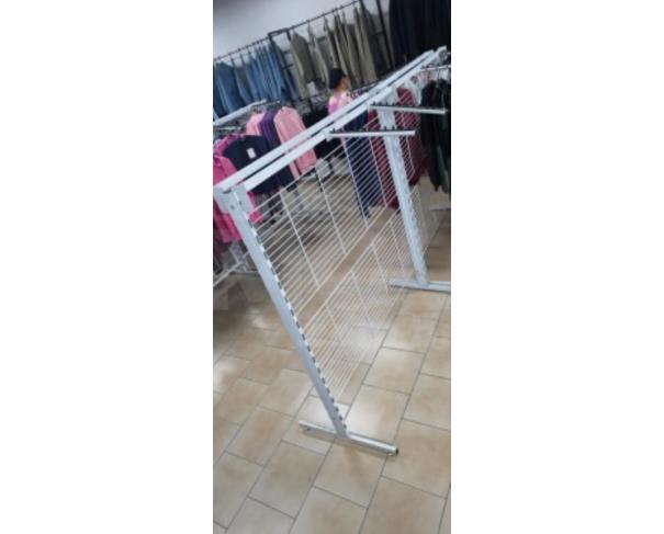 Foto de CARATINGA/MG - 22 araras de pendurar roupas, marca Safol 