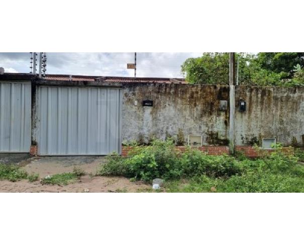 Foto de HORIZONTE/CE — Casa com 2 quartos e 3 Vagas na Garagem no Bairro 