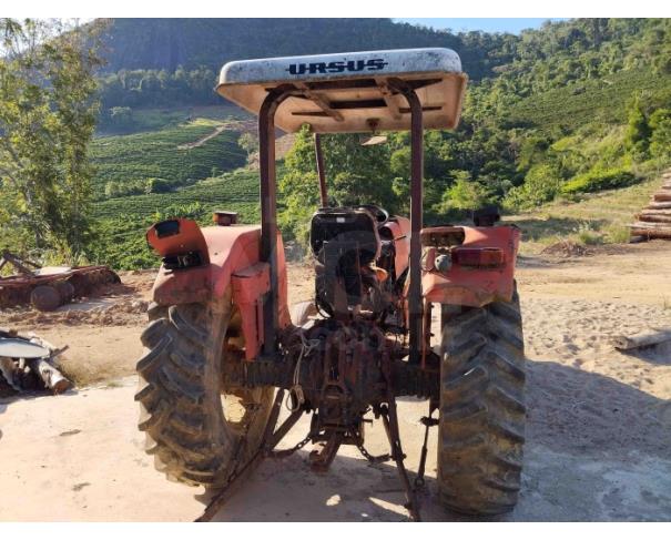 Foto de Águia Branca /ES- Trator Agrícola Ursus, modelo 3512 turbo