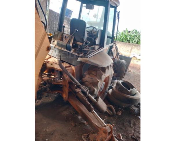 Foto de DOURADOQUARA/MG - Retroescavadeira JCB.