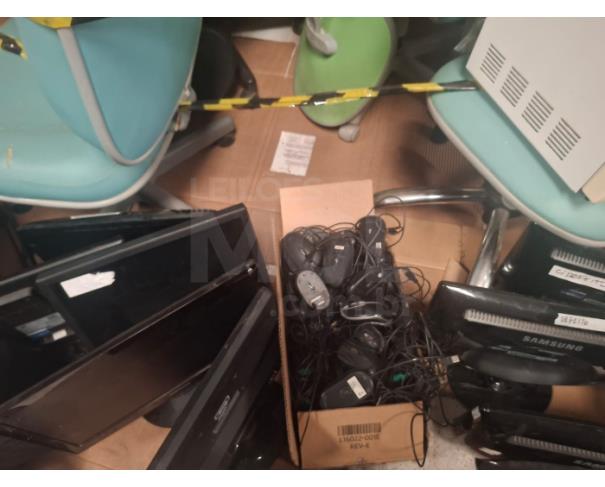 Foto de VARGINHA/MG - Lote contendo micro-ondas, computadores, monitores e demais equipamentos e acessórios de informática