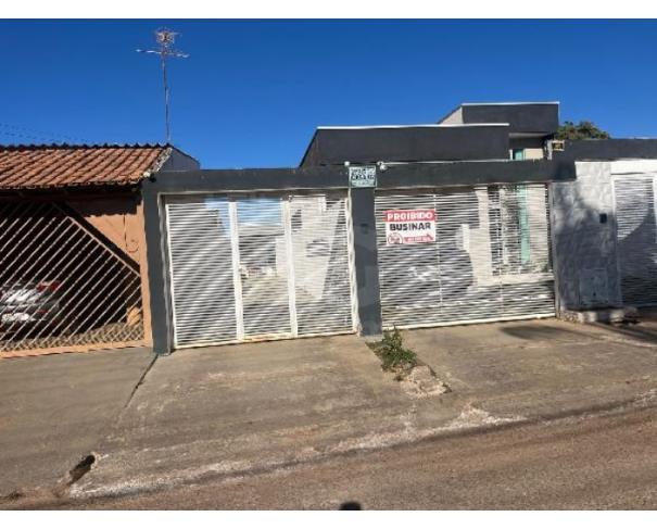 Foto de ÁGUAS LINDAS DE GOIÁS/GO — Casa com 3 quartos e 1 vaga na garagem no bairro Parque da Barragem Setor 08
