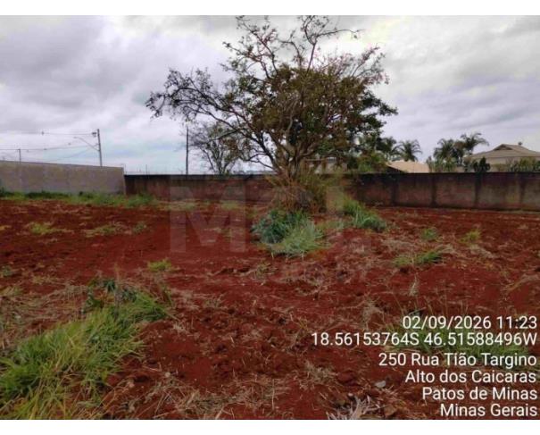 Foto de PATOS DE MINAS/MG - Lote urbano com área de 3.129,60 m², localizado na Rua Tião Targino, bairro Alto dos Caiçaras