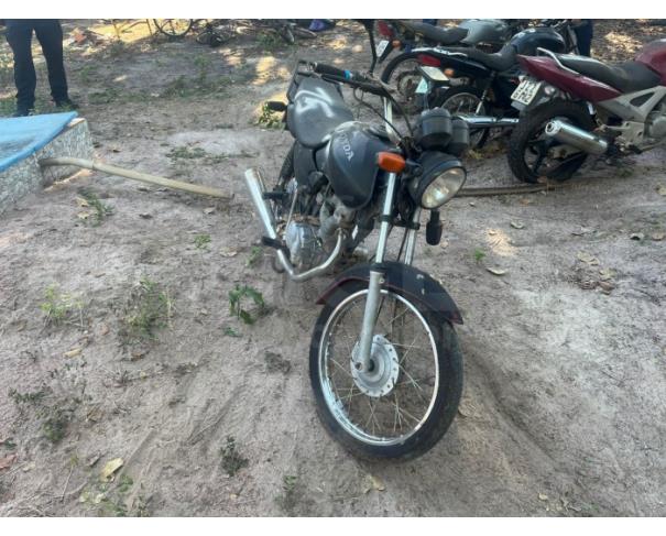 Foto de ARAGUAPAZ/GO - Motocicleta HONDA CG 125 Fan - PARA RETIRADA DE PEÇAS - MOTOR INSERVÍVEL 