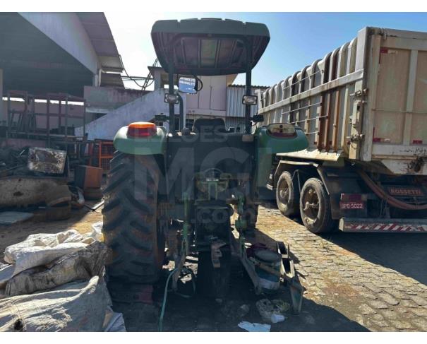 Foto de PIRAPETINGA/MG - Trator John Deere