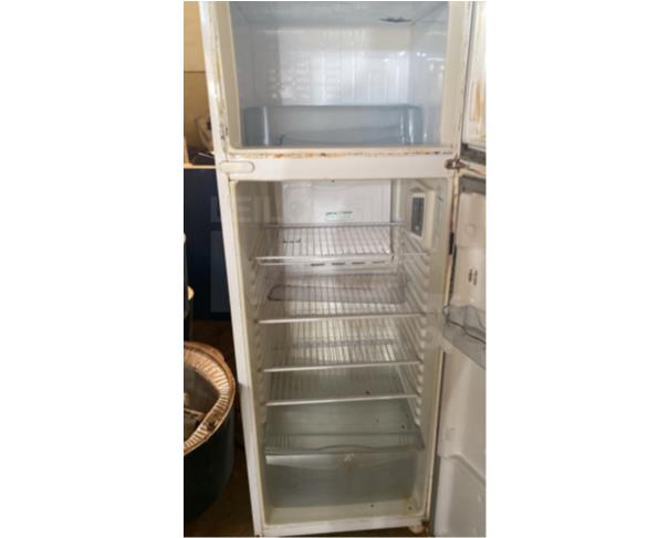 Foto de DUMONT/SP - Eletrodomésticos – Ventiladores, geladeiras, ar condicionado, bebedouro de galão, micro-ondas, tanque de lavar roupa de plástico, máquina de lavar, bebedouro industrial e etc