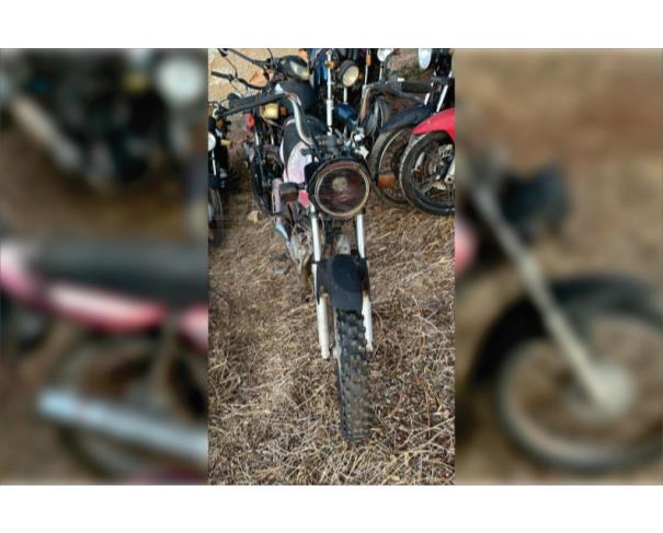 Foto de ARAGUAPAZ/GO - Motocicleta YAMAHA YBR 125E - PARA RETIRADA DE PEÇAS - MOTOR INSERVÍVEL	