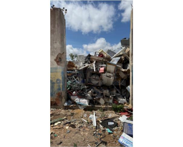 Foto de ADUSTINA/BA - Carteiras escolares e demais sucatas inutilizáveis (Sucatas)
