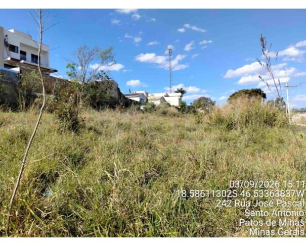 Foto de PATOS DE MINAS/MG - Lote 24 da quadra 17 com área de 1.075,04m² no bairro Copacabana