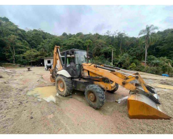 Foto de ADRIANÓPOLIS/PR - Retroescavadeira JCB