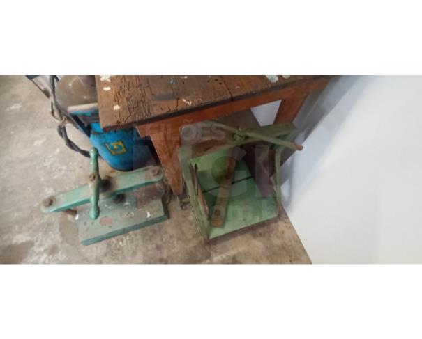 Foto de COLOMBO/PR - Sucatas de equipamentos laboratoriais e de manutenção diversos, câmaras de germinação, refrigerador, agitador, tupia, roçadeira