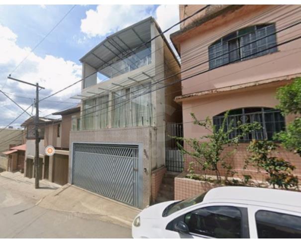 Foto de CARATINGA/MG — [Fração de 50% sobre] casa de 3 pavimentos e 2 suítes no bairro Esplanda