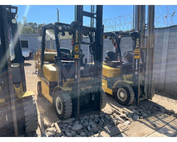 Foto de ITAÚNA MG - EMPILHADEIRA YALE TRIPLEX - MODELO GP050VX MOTOR PSI 2.4L - CAPACIDADE 2,5 TON - ELEVAÇÃO 4.800 mm - ANO 2018 - HS 18.283 FROTA TDE-2266 - PA8563