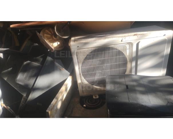 Foto de MANTENA/MG - Sucata Diversas (carteiras e cadeiras escolares, cadeiras fixas, cadeiras giratórias, mesas, arquivos metálicos, estantes/prateleiras, painéis/divisórias, portas, ventiladores, impressora, ar-condicionado)