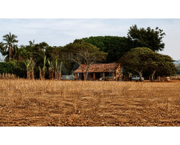 Foto de COROMANDEL/MG – Gleba de terras com a área total de 15,88,77 ha, denominada Fazenda Santana