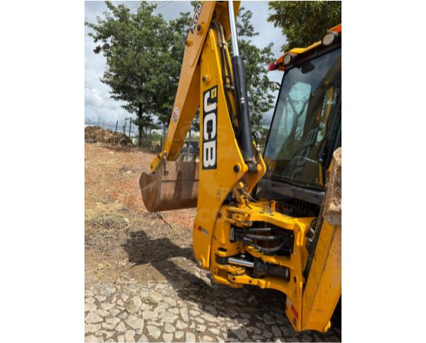 Foto de DIVINÓPOLIS/MG - RETROESCAVADEIRA JCB - ANO: 2023/2023 - PA13058