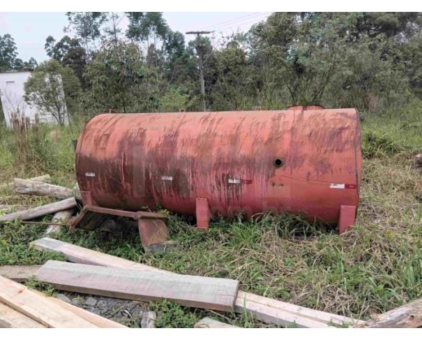 Foto de TREVISO/SC - Tanque de água, cor vermelha