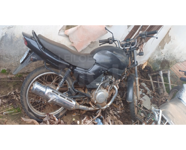 Foto de FAZENDA NOVA/GO - SUCATA NÃO RECONHECÍVEL - MOTOCICLETA - YAMAHA YBR125K - 2001/2001