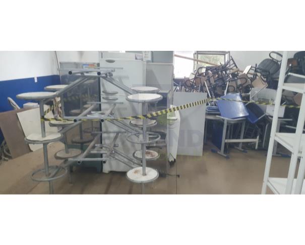Foto de ITABIRITO/MG - Bens diversos (Mesas, cadeiras, armários)