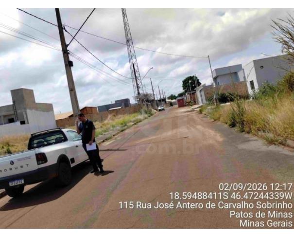 Foto de PATOS DE MINAS/MG - Lote urbano com área de 1.186,02 m², localizado na Rua Agostinho Rodrigues Galvão, bairro Afonso Queiroz