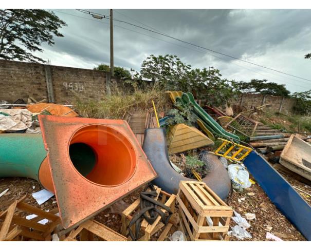 Foto de  SALES/SP - Sucata de Materiais diversos.