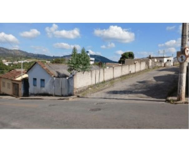 Foto de CLÁUDIO/MG – Casa e seu respectivo lote com a área de 250m², situado no Centro