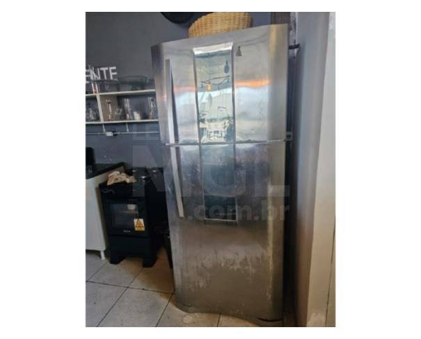 Foto de VARGINHA/MG - Geladeira ELECTROLUX Infinity duas portas em inox