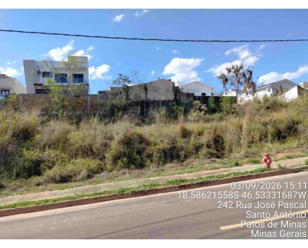 Foto de PATOS DE MINAS/MG - Lote 24 da quadra 17 com área de 1.075,04m² no bairro Copacabana