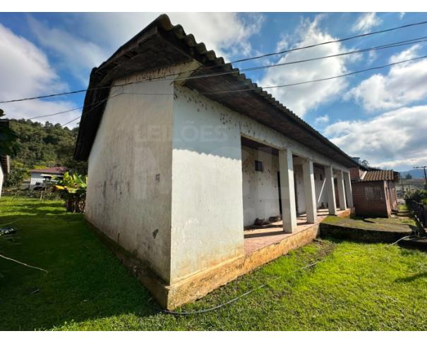 Foto de NOVA BRÉSCIA/RS - Material proveniente da demolição de edificação em alvenaria (antiga Escola Municipal de 1.º Grau Incompleto Dom João Becker), com área construída de 141,51 m². 