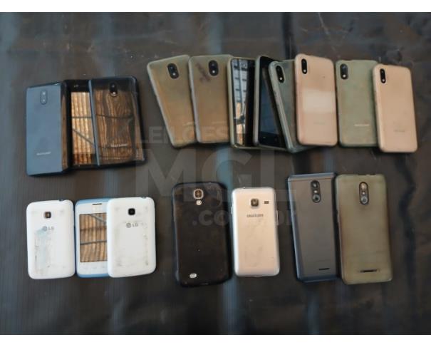 Foto de ITAÚNA/MG - KIT CONTENDO 18 CELULARES PARA ASSISTENCIA TECNICA