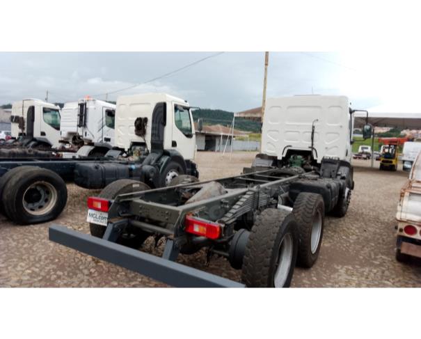 Foto de ITAÚNA MG CAMINHÃO NO CHASSI - VOLVO VM 330 6X4 TRAÇADO 