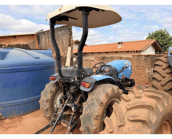 Foto de TIROS/MG - Trator Agrícola LS Tractor, modelo R50R, tração 4x4